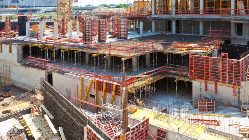 小型建筑工程队与正规公司的对比：如何选择更可靠的合作伙伴